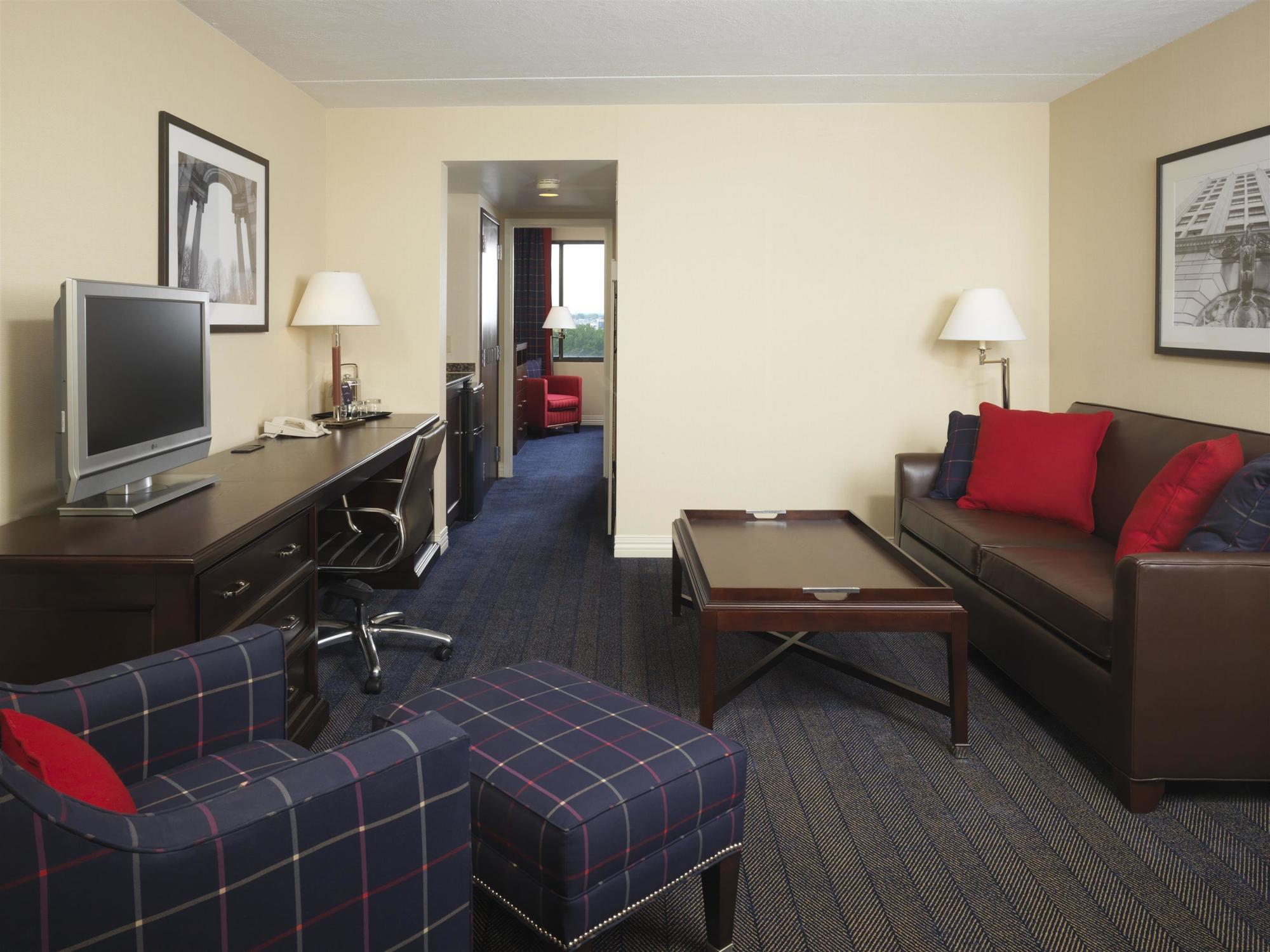 Sheraton Suites Philadelphia Airport Phòng bức ảnh